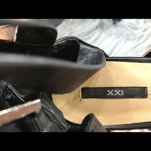 Strappy leather Heels - Picture 3 of 5